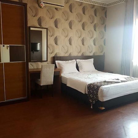 Ndalem Bintaran Hotel Yogyakarta Exterior photo